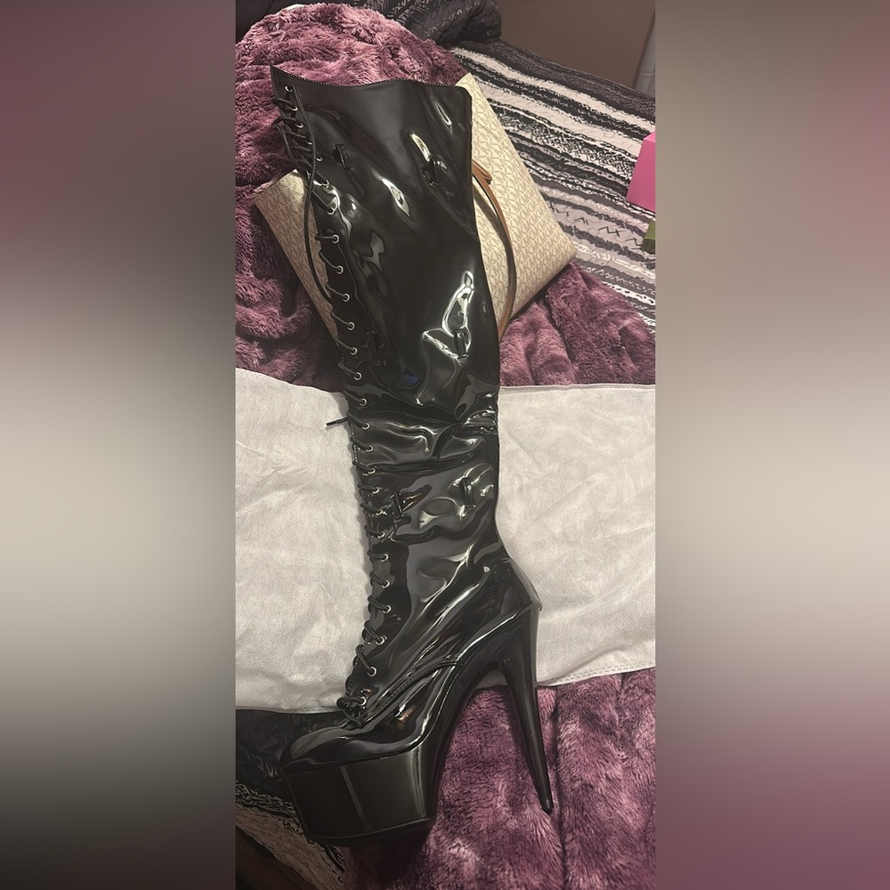 Thigh high leather boots, size 10. Never worn paid $120 selling for 80.